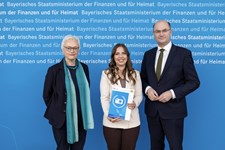 Finanz- und Heimatminister Albert Füracker prämiert die Gewinnerinnen und Gewinner des Fotowettbewerbs „Immaterielles Kulturerbe. Sichtbar lebendig.“