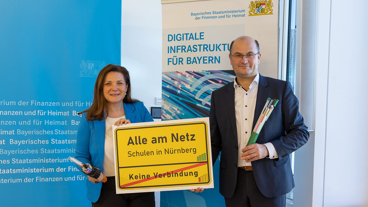 ALLE NÜRNBERGER SCHULEN AN GLASFASERNETZ ANGESCHLOSSEN!